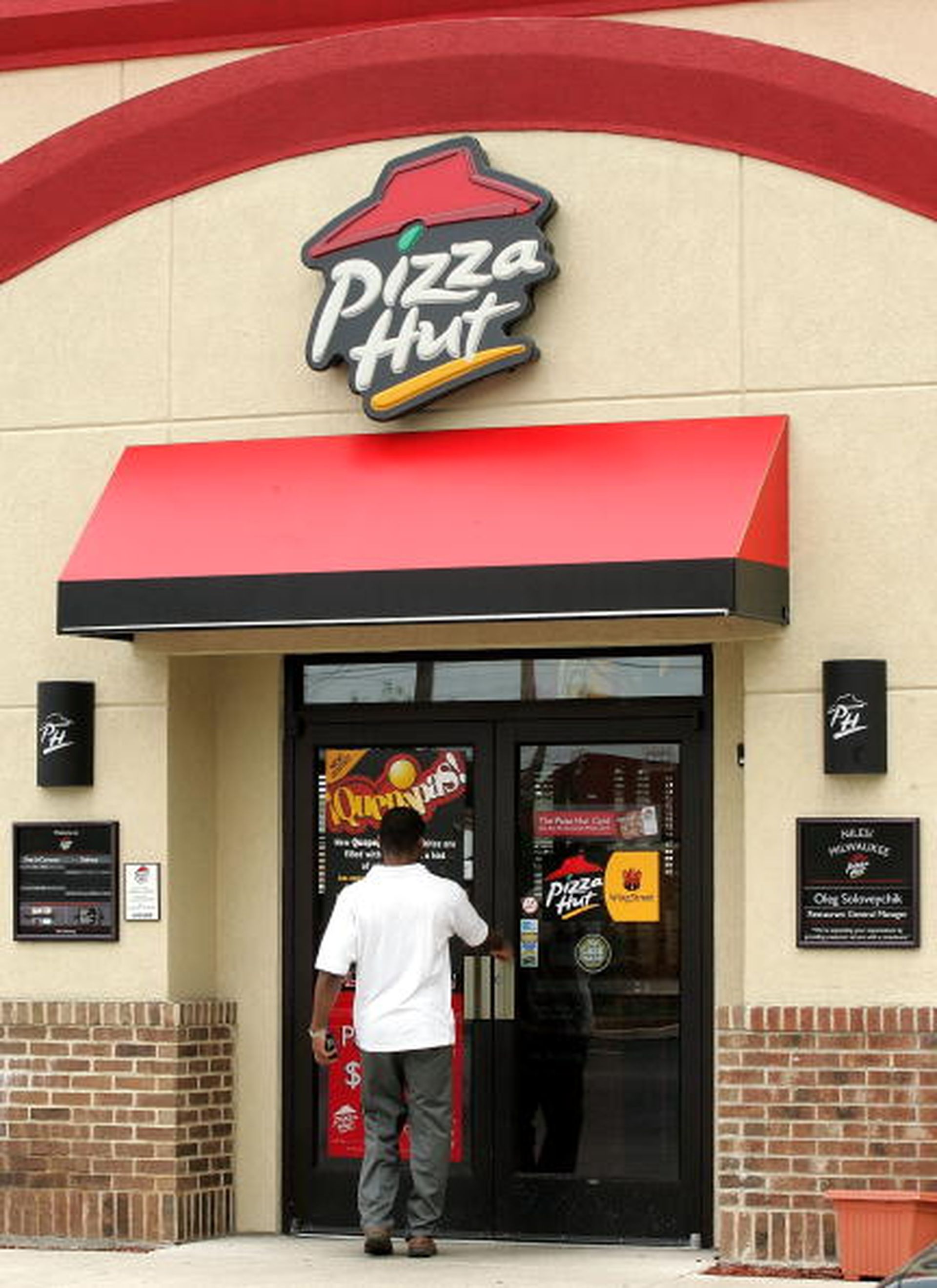 Email promises free pizza, ensnares victims in Asprox botnet instead