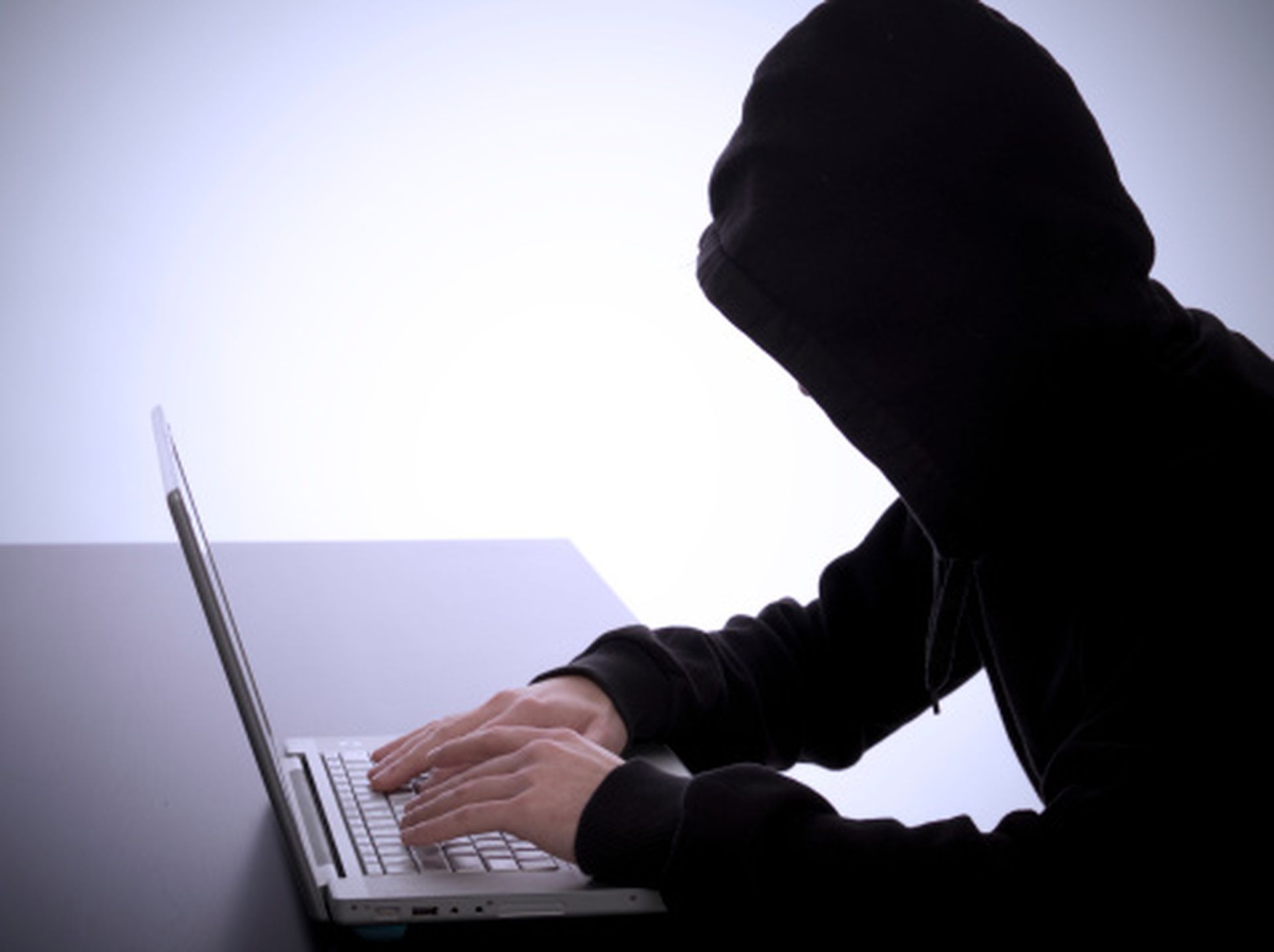 FBI, Apple investigate celebrity photo hacking incident