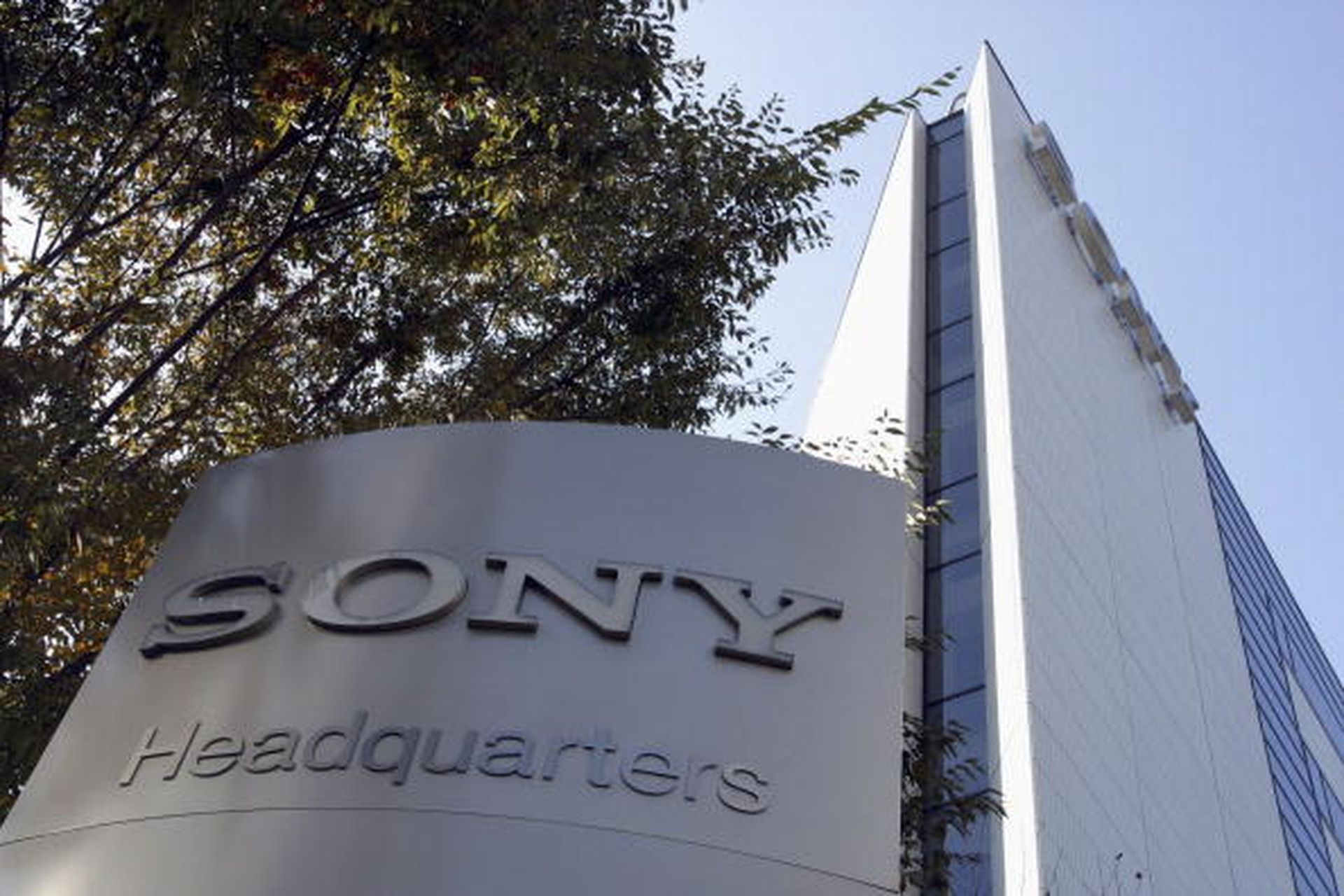 Former employees sue Sony, theaters drop 'The Interview'