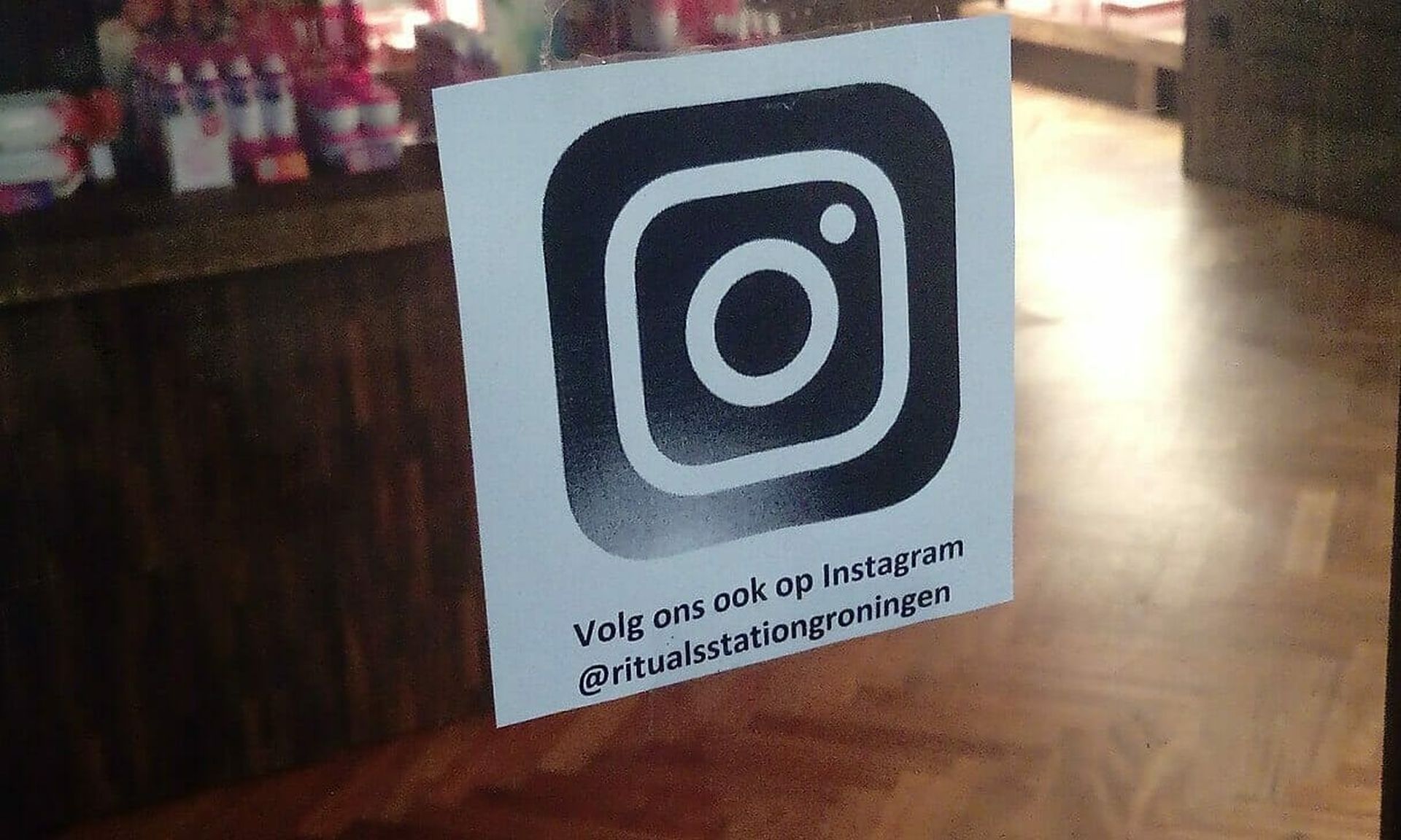 A flaw found in Instagram sounds a warning to protect third-party apps and images. (PHOTO by: Donald Trung Quoc Don (Chữ Hán: 徵國單) – Wikimedia Commons)