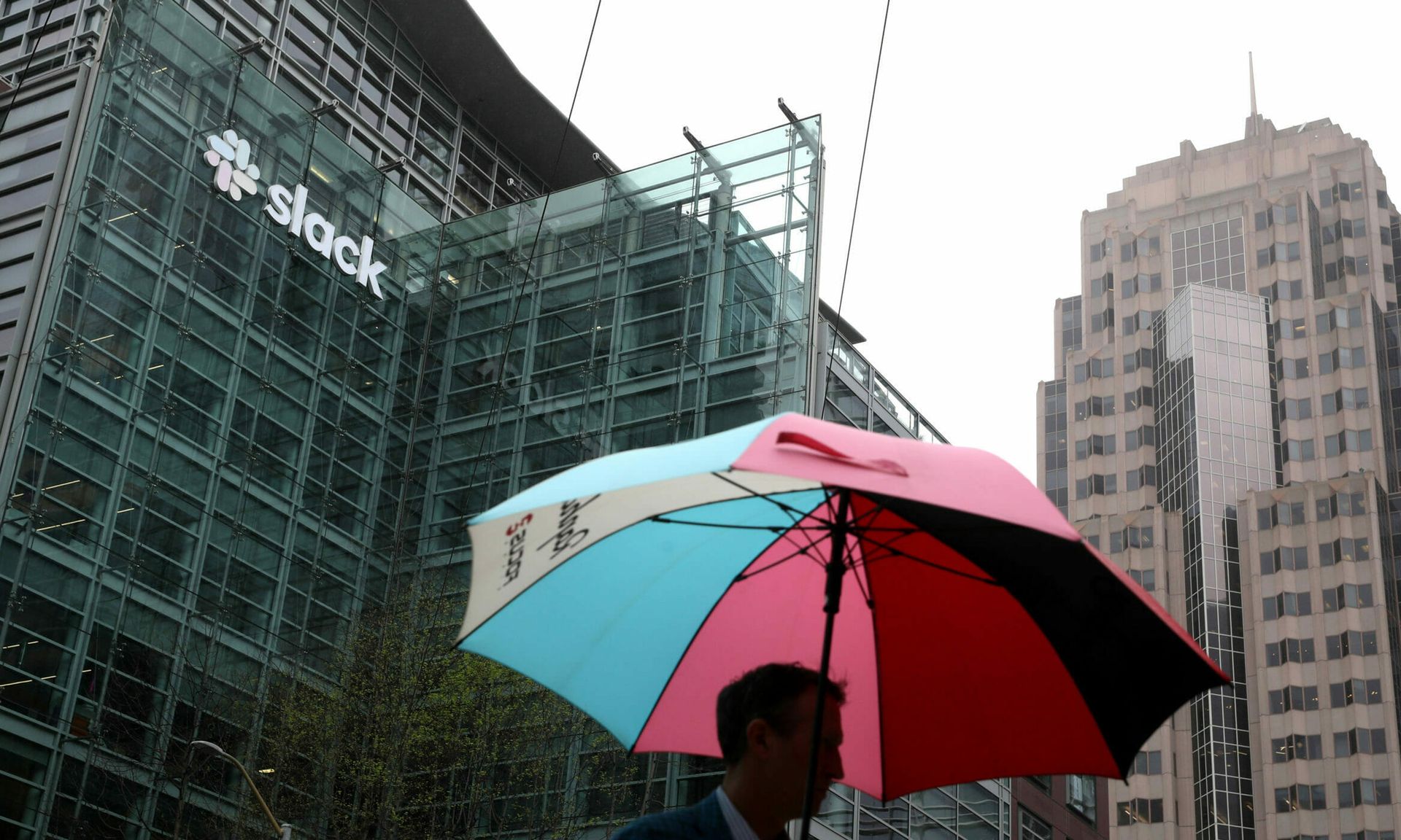 SAN FRANCISCO, CALIFORNIA – APRIL 02: A pedestrian walks by Slack headquarters Slack users are being duped with malicious payloads. (Photo by Justin Sullivan/Getty Images)