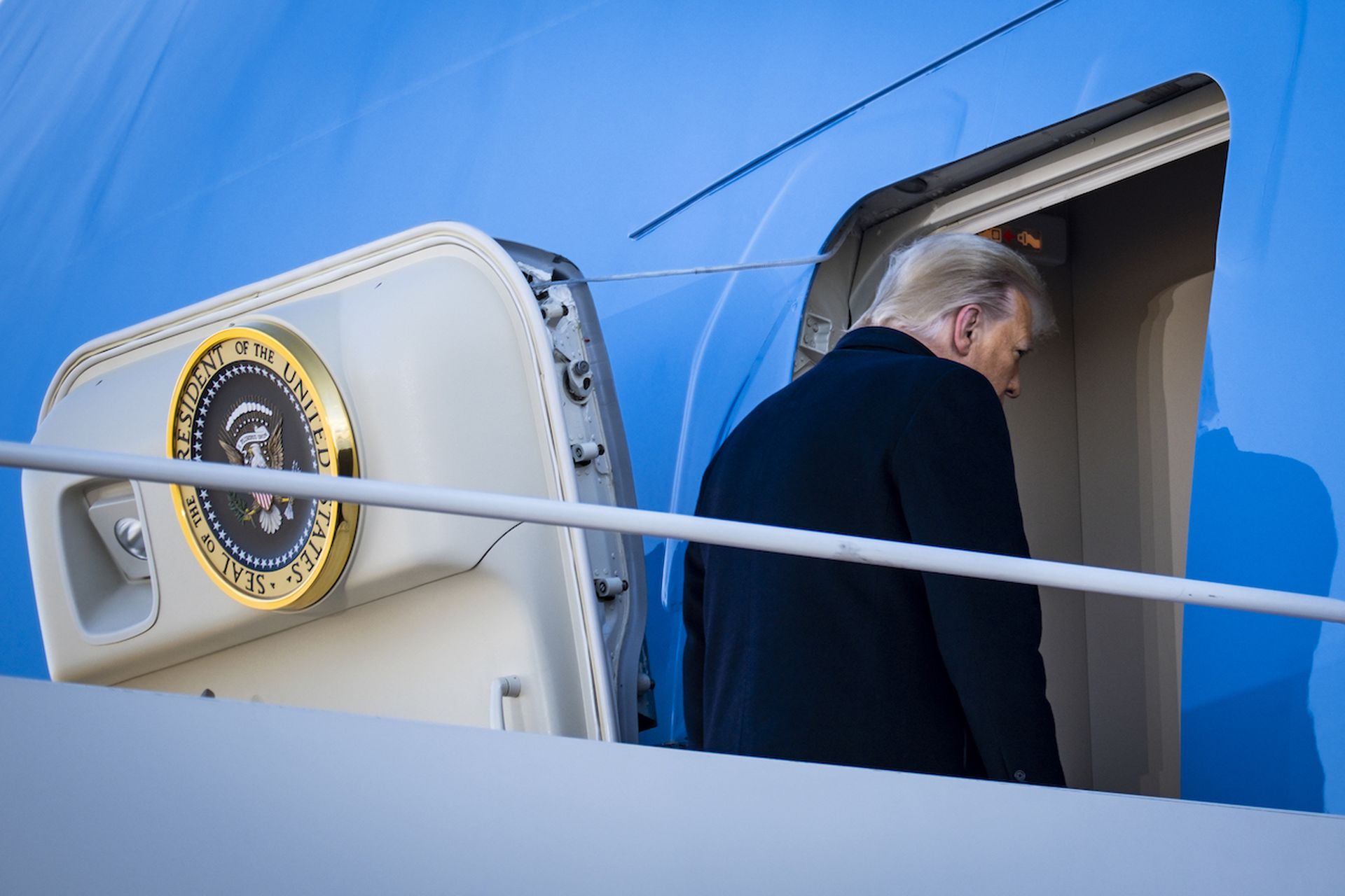 President Donald Trump boards Air Force One at Joint Base Andrews for his last time as President on January 20, 2021. An eleventh-hour executive order from then-president Donald Trump will require some cloud providers to log the identity of foreign clients. (Pete Marovich for The New York Times)
NYTINAUG