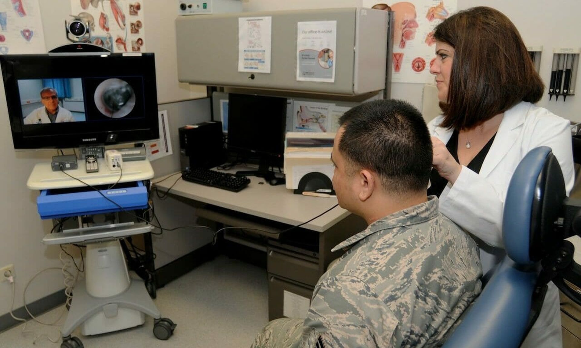 A nurse with the Telehealth Program at Landstuhl Regional Medical Center demonstrates using a telehealth cart otoscope to conduct a real-time tympanic membrane exam with a physician on screen from a remote location. (“Telehealth Makes Possible Long Distance Medical Appointments” by Army Medicine is licensed under CC BY 2.0)