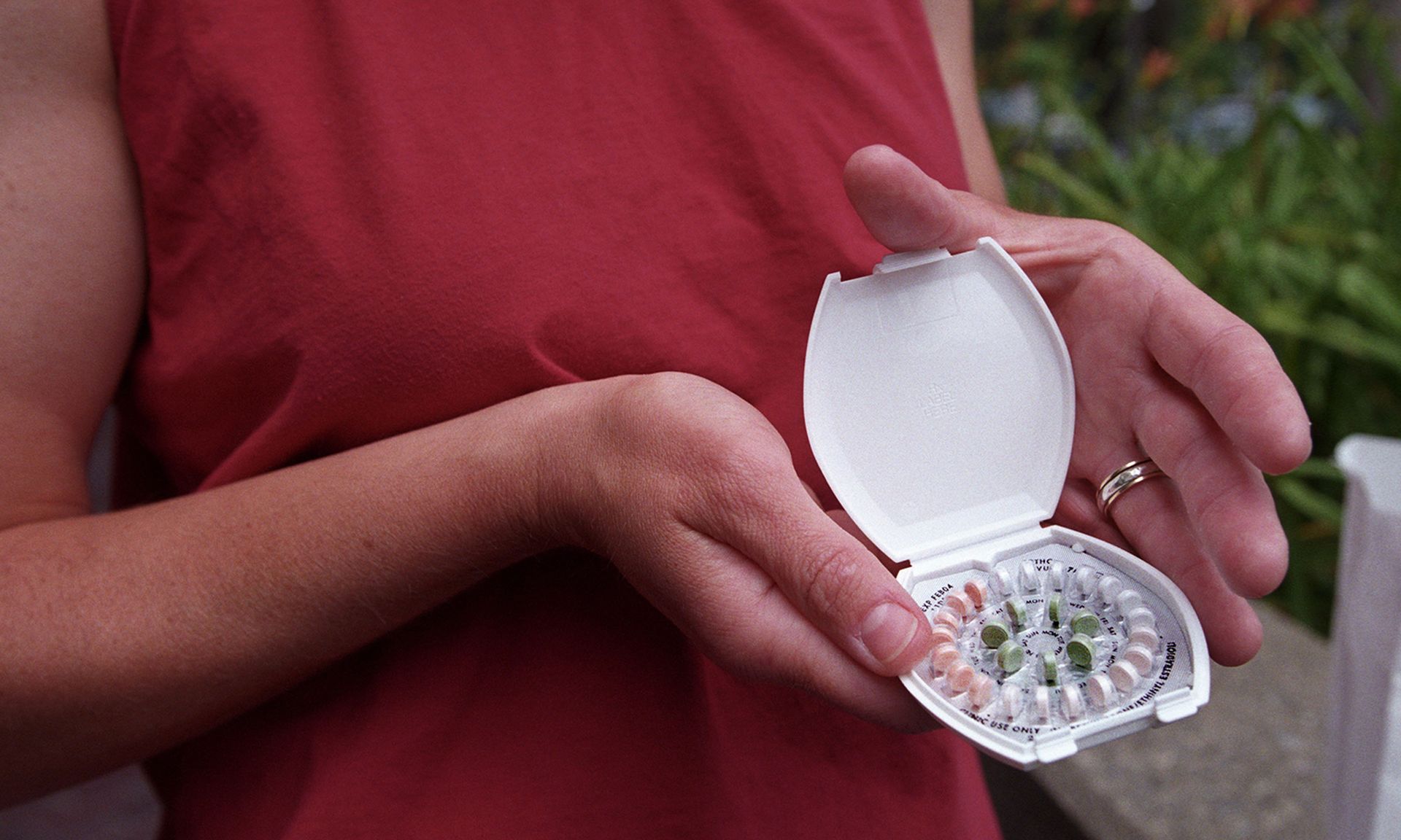 A woman holds prescription contraceptives June 13, 2001, in Seattle. (Tim Matsui/Getty Images)