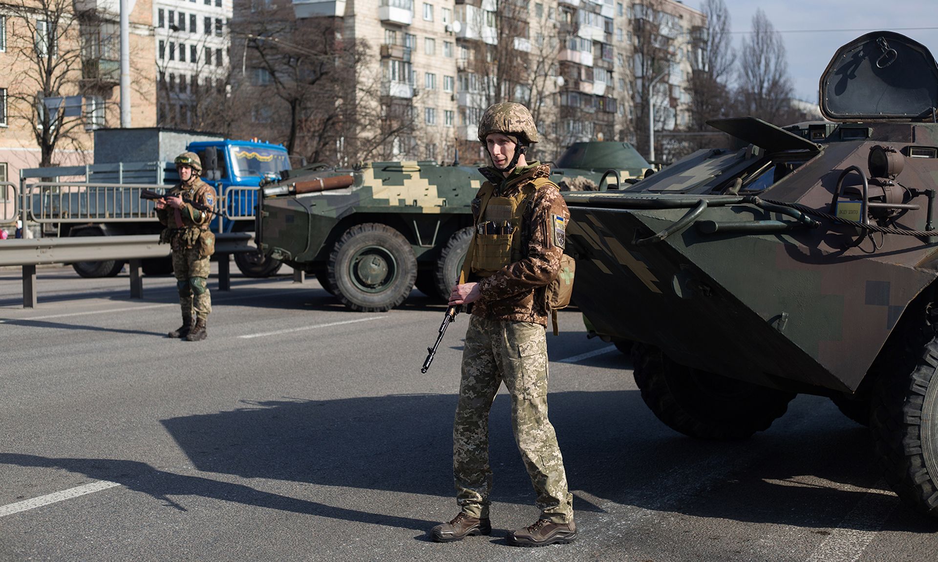 Ukrainian servicemen stand on patrol at a security checkpoint on Feb. 25, 2022, in Kyiv, Ukraine. (Photo by Anastasia Vlasova/Getty Images)