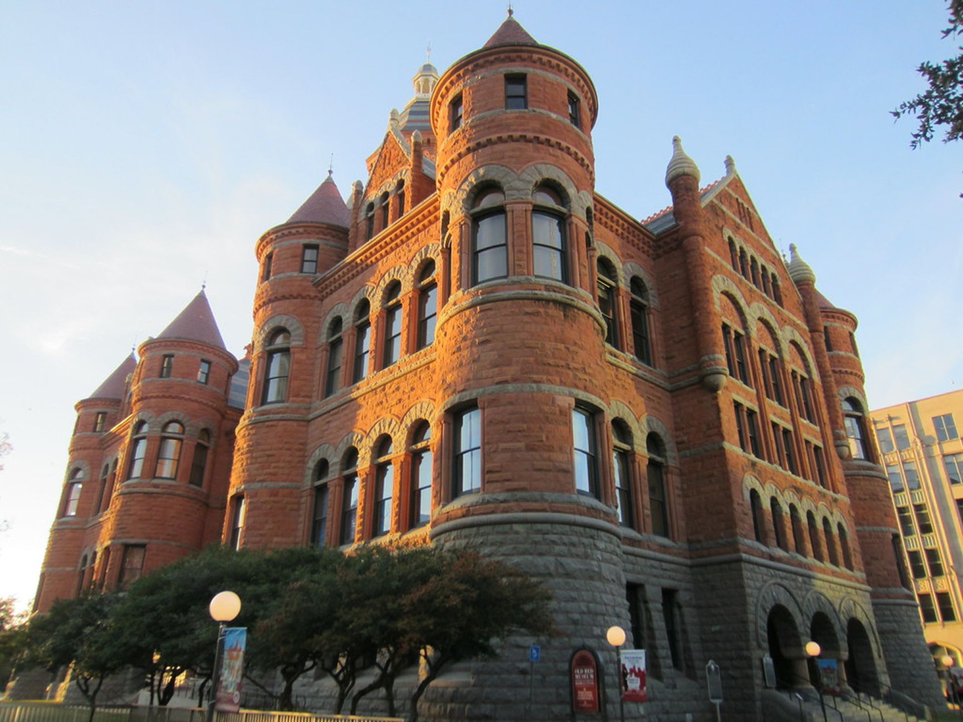 A lawsuit filed in the District Court of Dallas County alleges inadequate security and monitoring were behind the hack of Baptist Health System, a Tenet Health affiliate. (Photo credit: &#8220;Dallas County Courthouse&#8221; by Nelo Hotsuma is licensed under CC BY 2.0.)