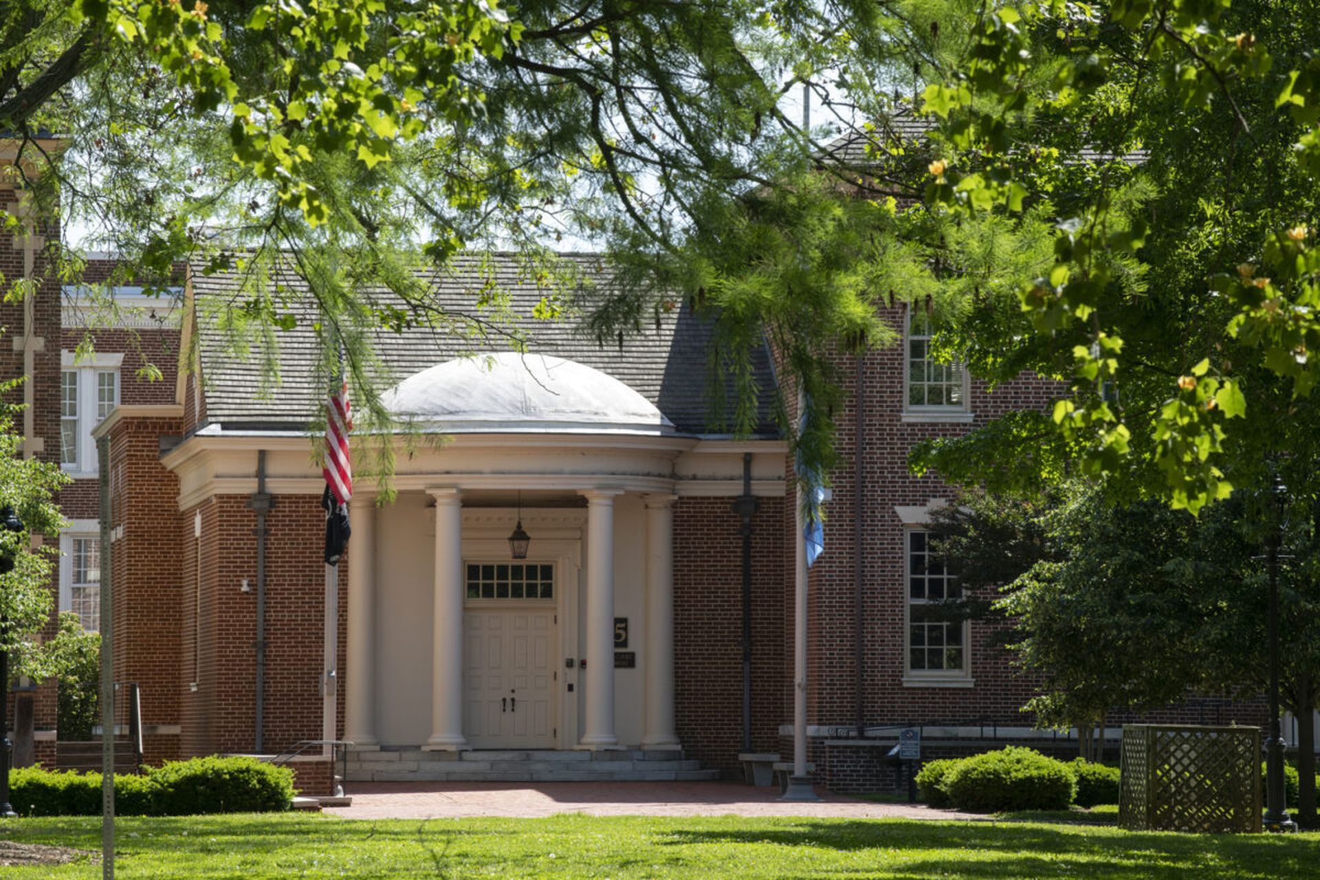 Supreme Courthouse in Dover, Delaware, USA. The court upheld a Chancery Court ruling last year that dismissed a shareholder lawsuit against IT management company SolarWinds over a 2020-disclosed hack, saying the plaintiffs had failed to demonstrate the company&#8217;s board of directors acted in clear bad faith around their cybersecurity program. (...