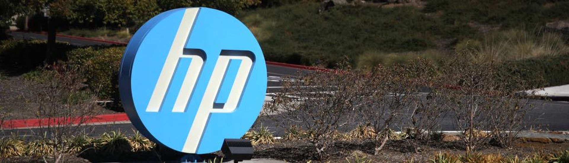 PALO ALTO, CALIFORNIA &#8211; OCTOBER 04: The Hewlett Packard (HP) logo is displayed in front of the office complex on October 04, 2019 in Palo Alto, California. HP announced plans to cut 7,000 to 9,000 jobs in an effort to save about $1 billion by the end of fiscal 2022. (Photo by Justin Sullivan/Getty Images)