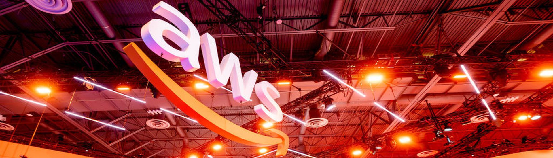 LAS VEGAS, NEVADA &#8211; NOVEMBER 30: Attendees walk through an expo hall during AWS re:Invent 2021, a conference hosted by Amazon Web Services, at The Venetian Las Vegas on November 30, 2021 in Las Vegas, Nevada. (Photo by Noah Berger/Getty Images for Amazon Web Services)