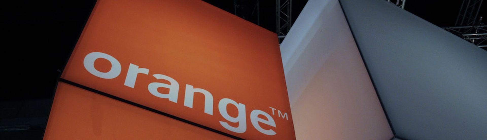 A picture taken on December 5, 2012 shows the logo of French telecom group Orange-France Telecom displayed at LeWeb Paris 2012 in Saint-Denis, near Paris.  AFP PHOTO ERIC PIERMONT