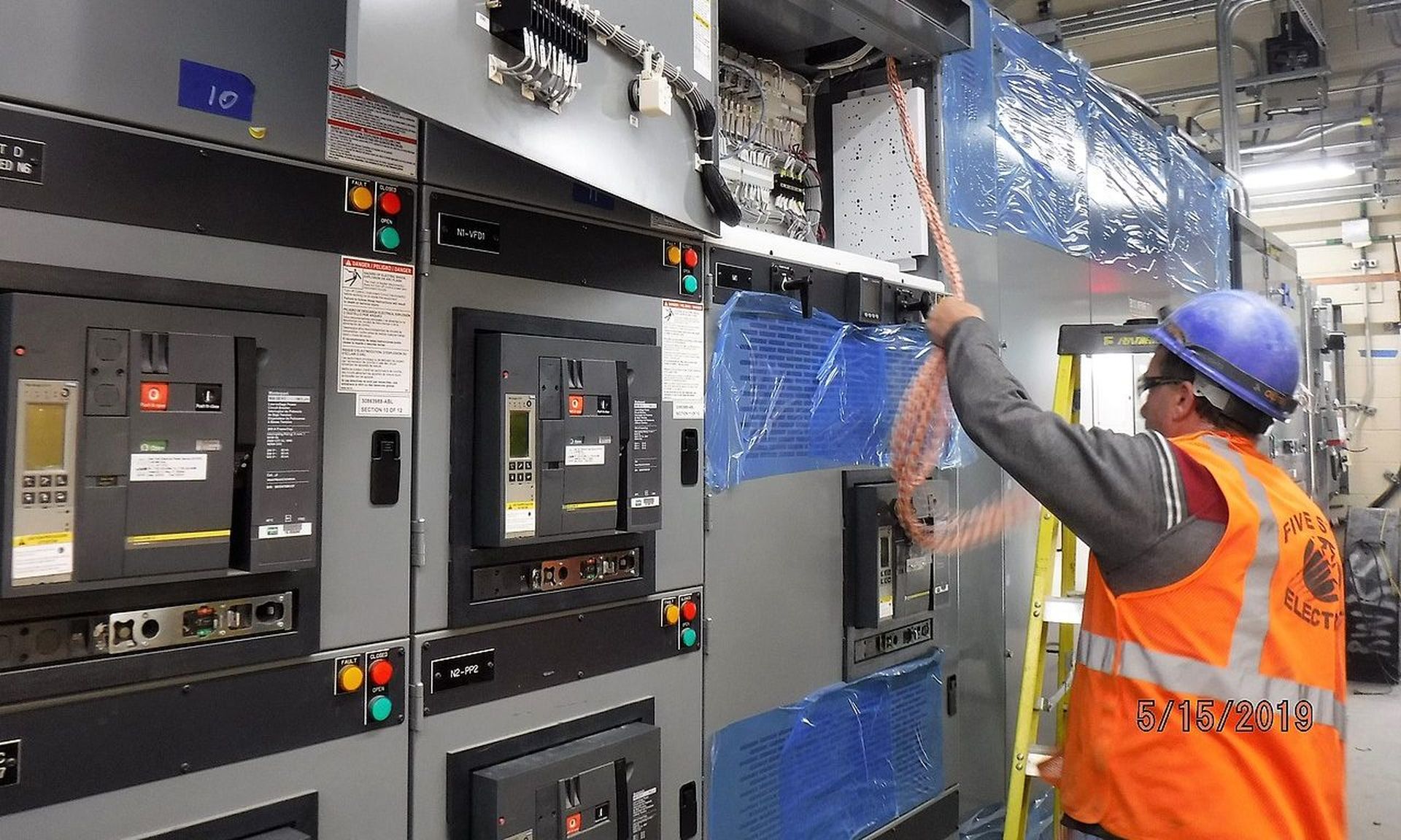 A technician removes existing control wires in a SCADA cabinet in preparation for relocation. (MTA Capital Construction Mega Projects/CC BY 2.0/https://creativecommons.org/licenses/by/2.0/deed.en)