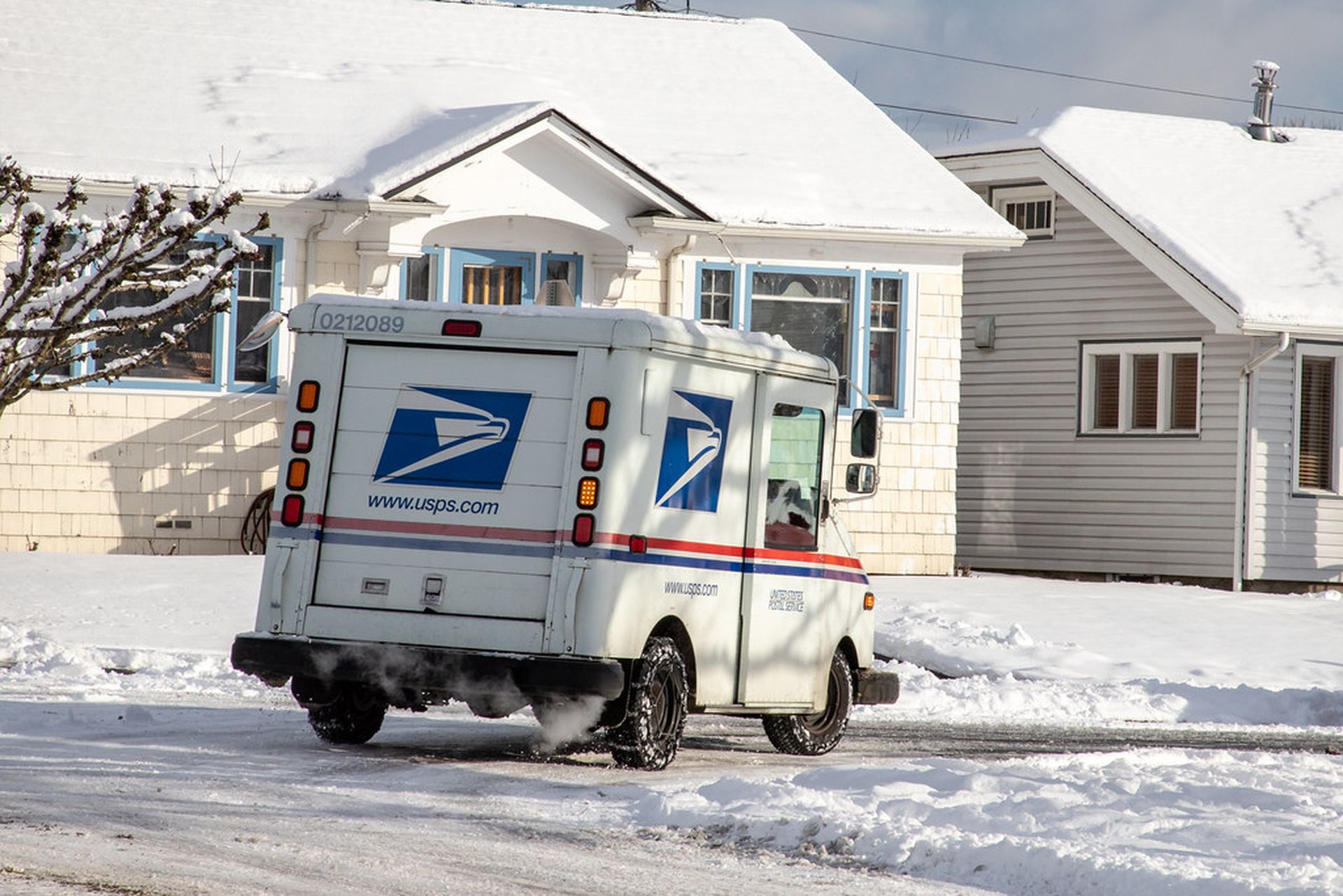 The New Jersey attorney general settled a possible HIPAA violation made by two healthcare vendors in 2016, stemming from a printing and mailing error. (Photo credit: Everett WA. / USA &#8211; 02/09/2019: US Postal Service Jeep Delivering Mail During Unusual Winter Snow Storm by ShebleyCL is licensed under CC BY 2.0)