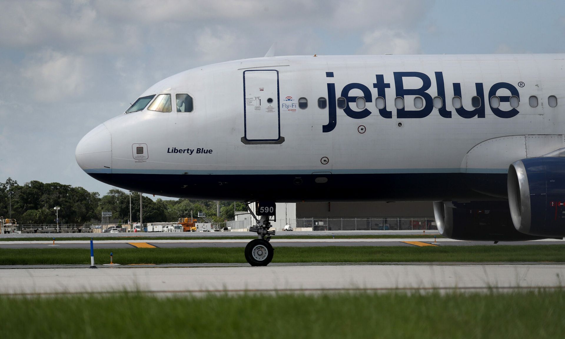FORT LAUDERDALE, FLORIDA &#8211; JULY 16: A JetBlue plane prepares to take off from the Fort Lauderdale-Hollywood International Airport on July 16, 2020 in Fort Lauderdale, Florida. JetBlue Airways and American Airlines Group announced they will be creating an alliance between the two companies. (Photo by Joe Raedle/Getty Images)
