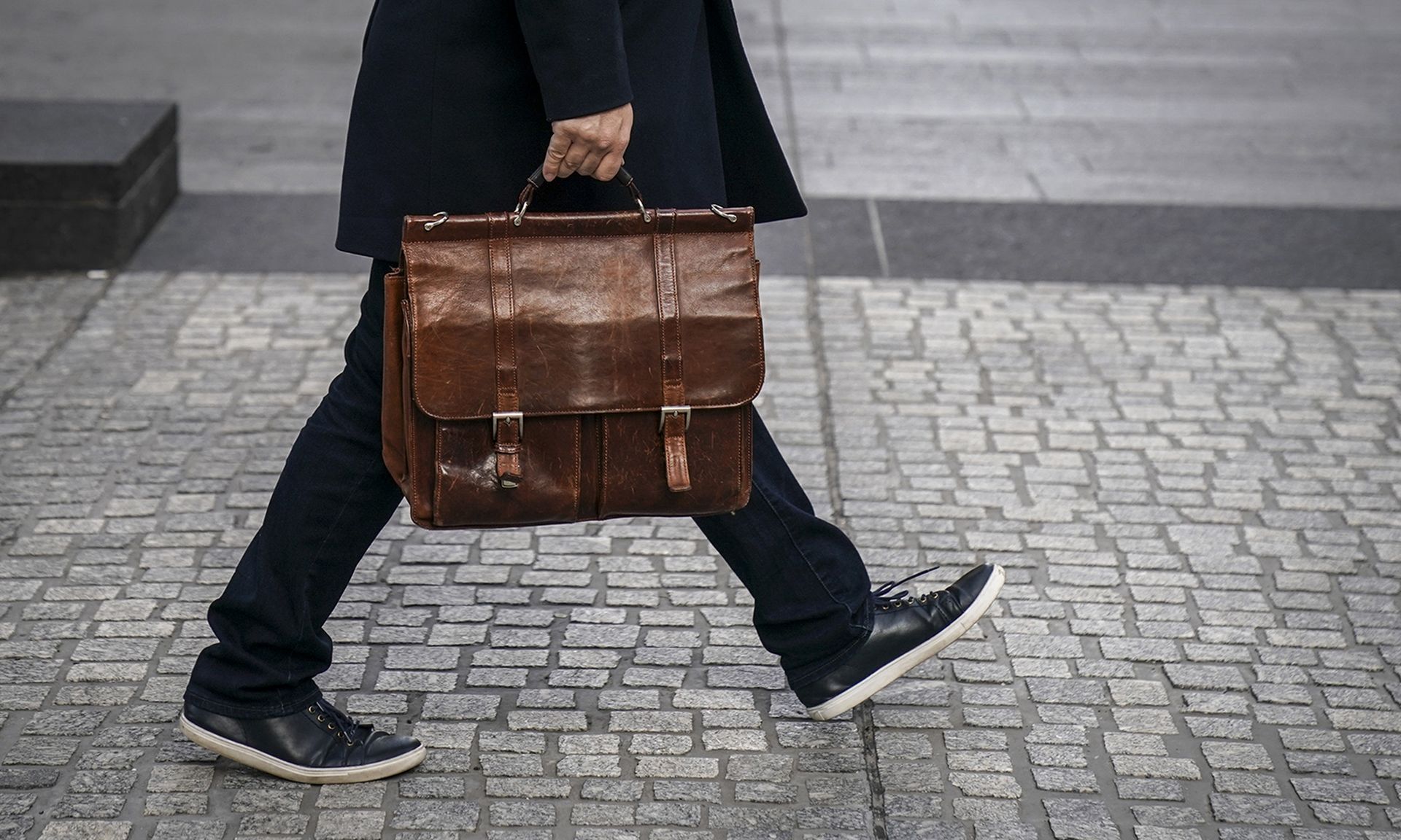 A man carries a briefcase as he walks through the Financial District on Jan. 4, 2019, in New York City. (Photo by Drew Angerer/Getty Images)