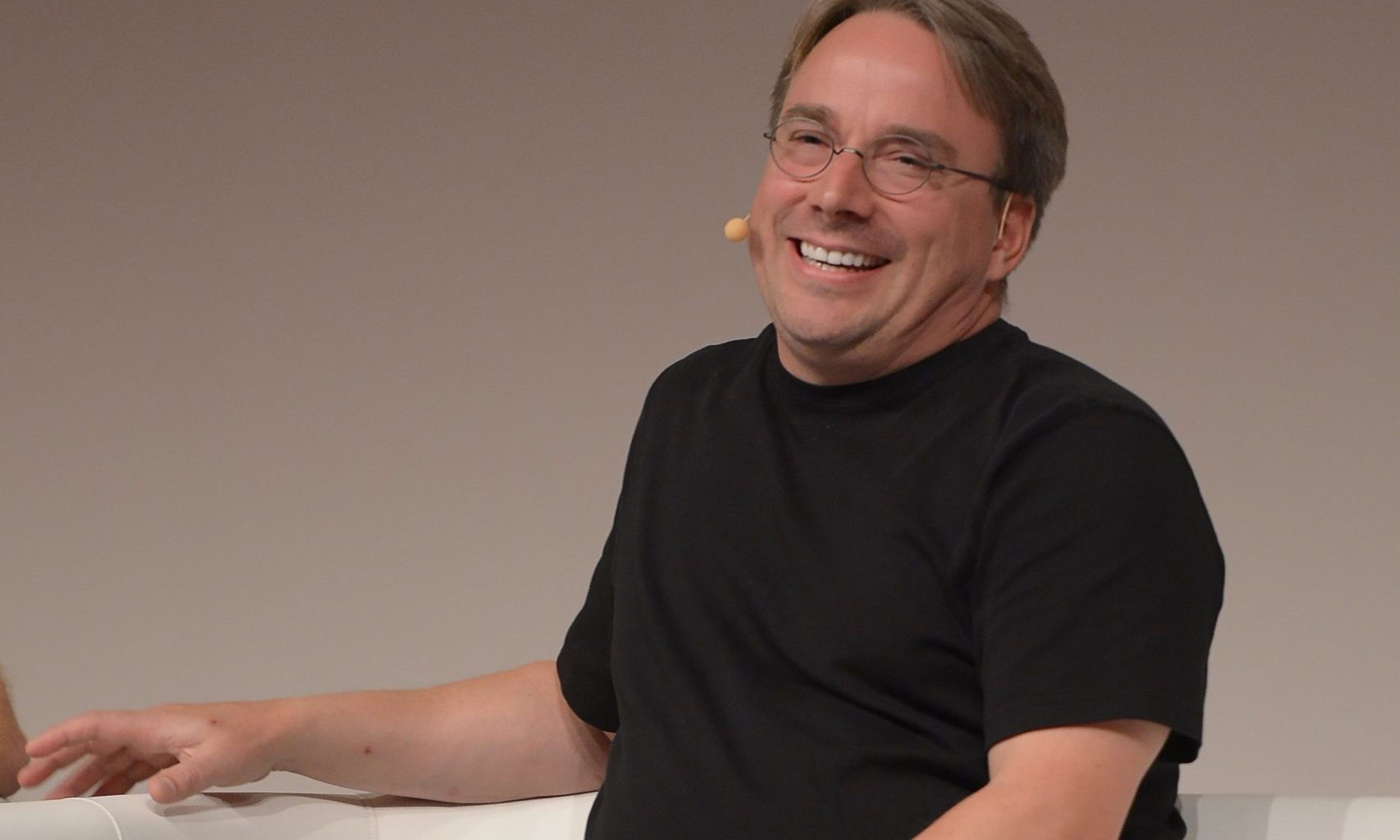 Linus Torvalds speaking at the LinuxCon Europe 2014 in Düsseldorf. (File:LinuxCon Europe Linus Torvalds 03.jpg&#8221; by Krd is licensed under CC BY-SA 4.0)