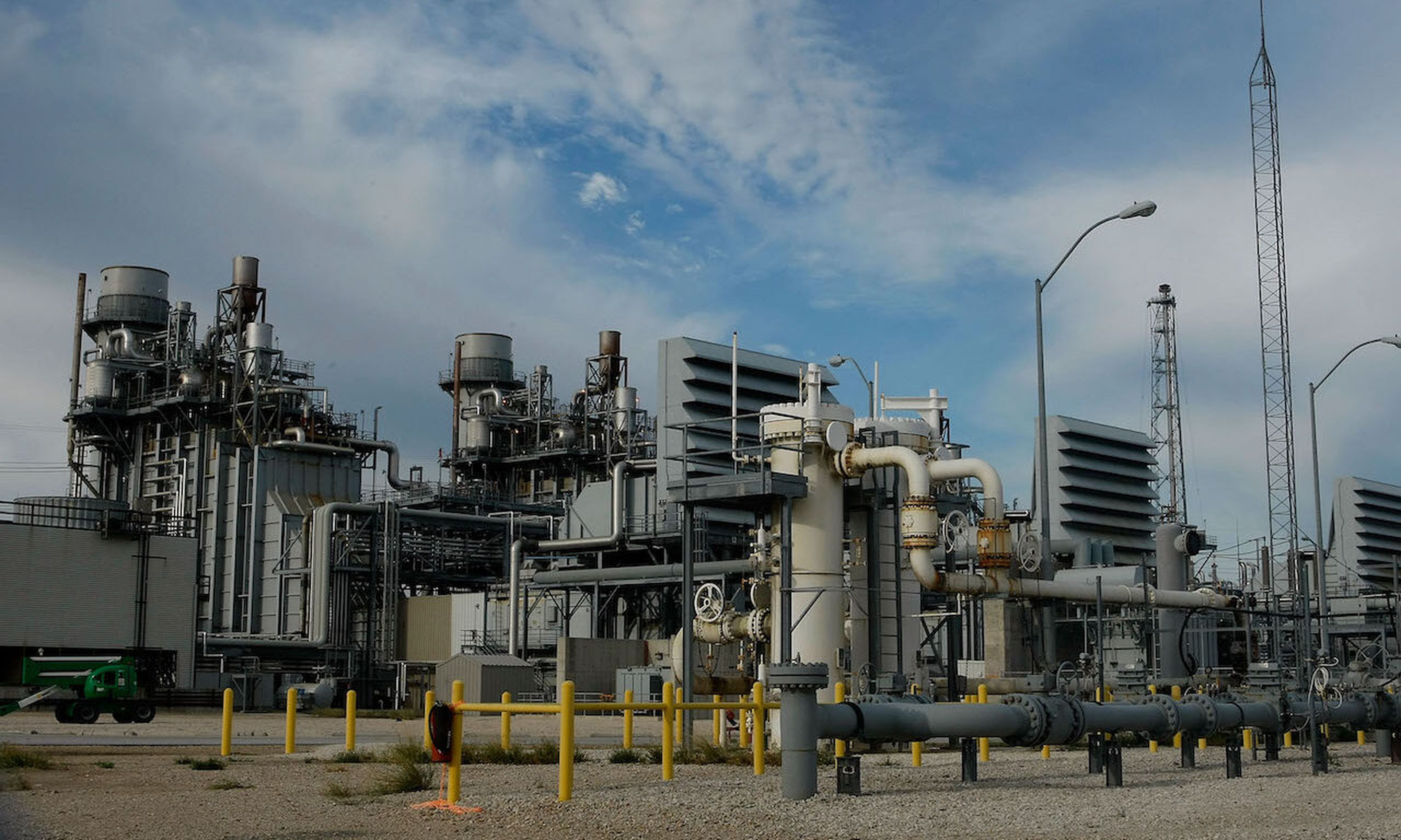 A shot of an oil refinery in Texas City, Texas. CISA has issued warnings to American energy sector companies about potential cyberattacks by the Russians. Today’s columnist, Eric Byres of aDolus Technology Inc., believes that PIPEDREAM was created by the Russians to attack U.S. energy companies. (Photo by Mark Wilson/Getty Images)