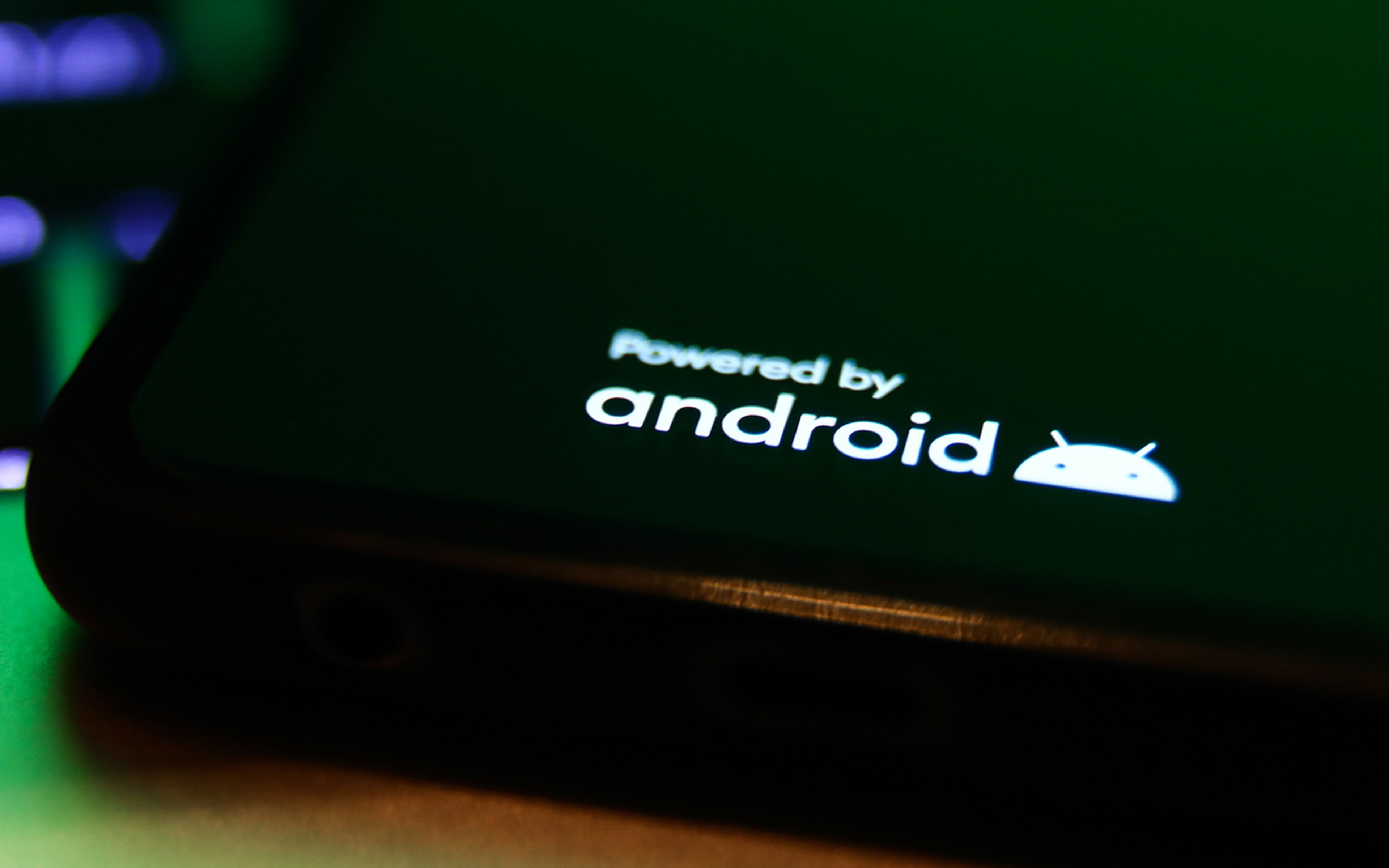 Android logo displayed on a phone screen