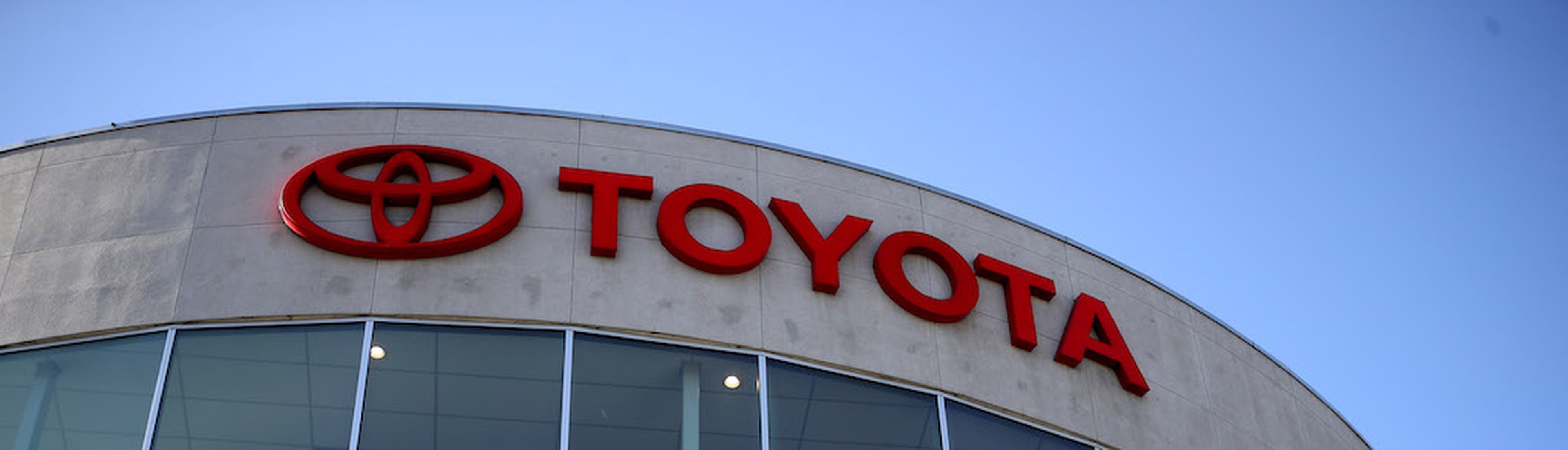 OAKLAND, CALIFORNIA &#8211; FEBRUARY 06:
The Toyota logo is displayed at One Toyota of Oakland on February 06, 2019 in Oakland, California. Toyota reported a $12.6 billion loss in third quarter profits even though sales of popular vehicles like the Camry were slightly up. (Photo by Justin Sullivan/Getty Images)
