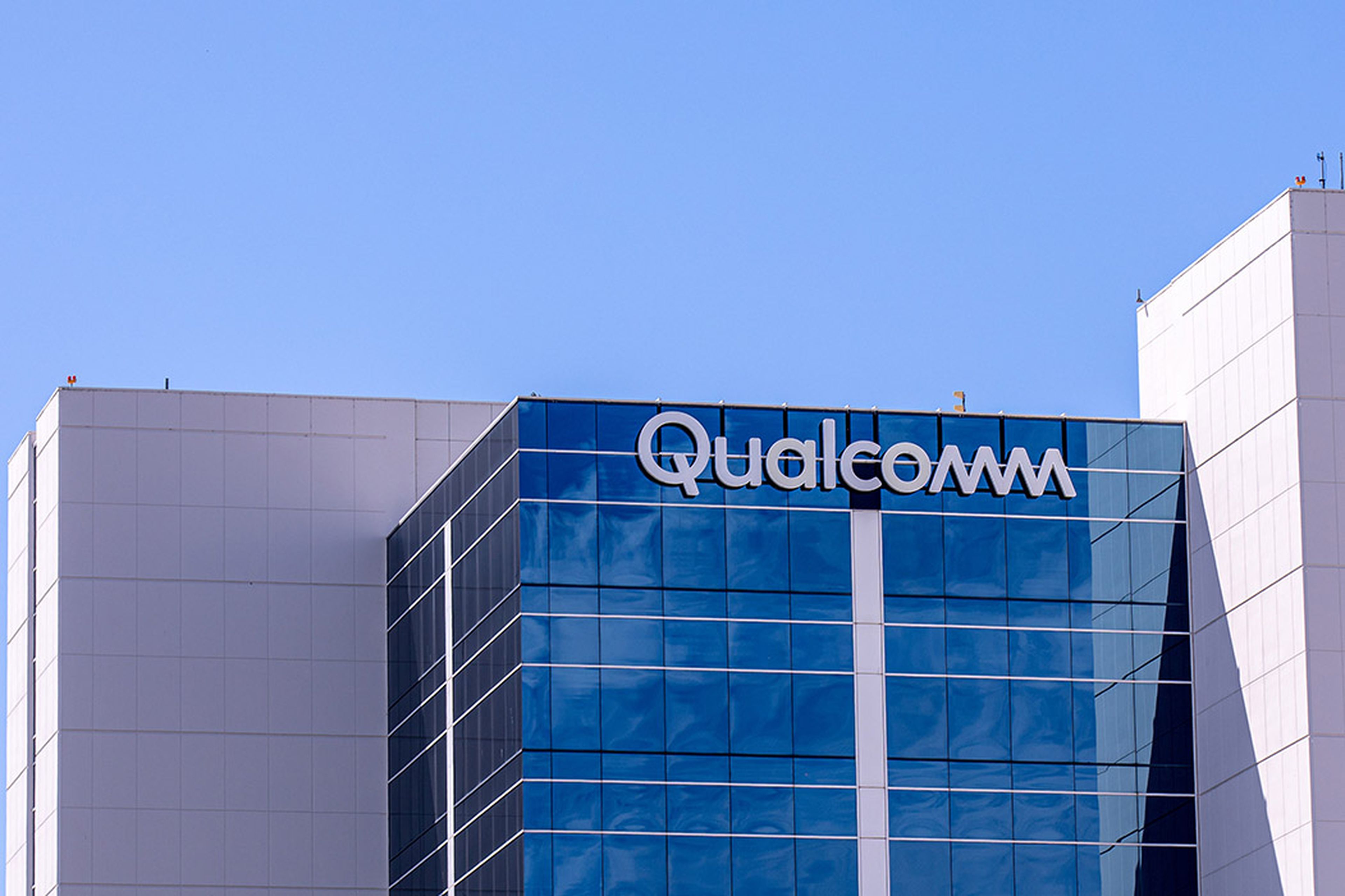 Sign and logo of Qualcomm company on a side of a building.