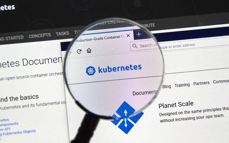 Kubernetes official site and logo on screen