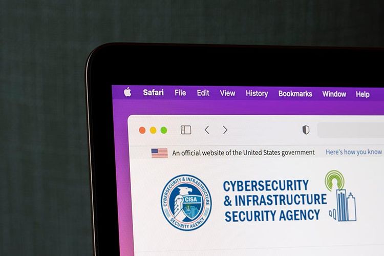 CISA warns buggy Sophos, Oracle, Microsoft apps join Known Exploited Vulnerabilities list