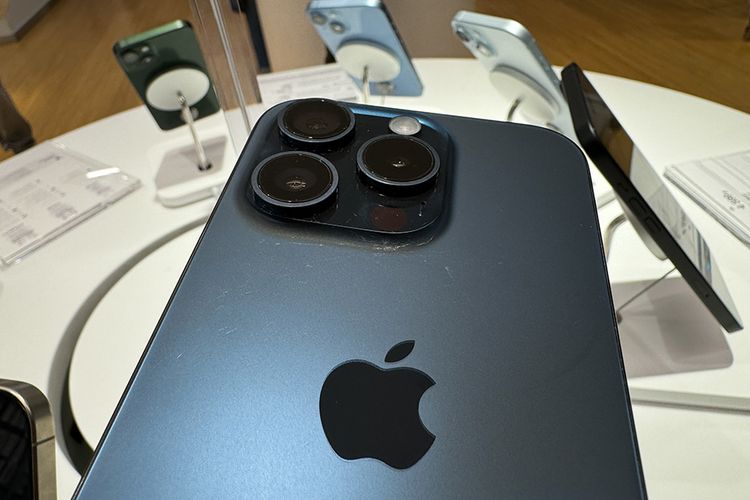 Apple iPhone 15 phones are seen in this illustration photo taken at the store in Krakow, Poland on February 21, 2024. (Photo by Jakub Porzycki/NurPhoto via Getty Images)